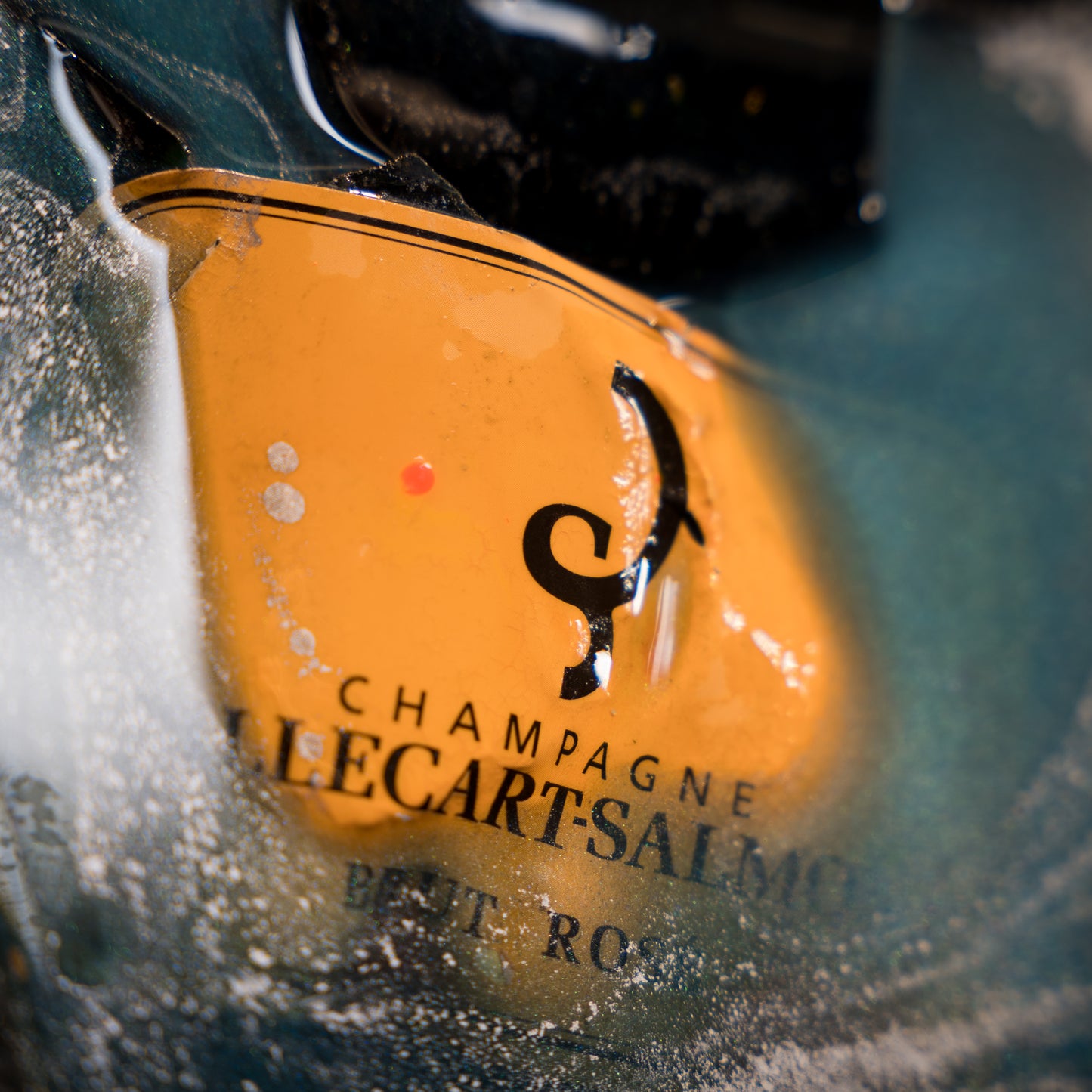 Cornice di Lusso con Frammenti di Champagne Billecart
