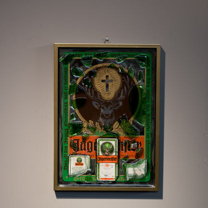 Cornice Moderna con Vecchio Specchio Pubblicitario e Frammenti di Amaro Jägermeister