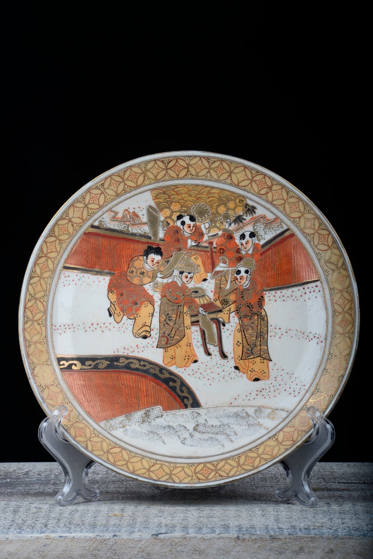 Piatto in porcellana decorata a mano con scena orientale, diametro 26 cm