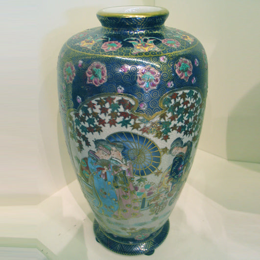 VASO IN  PORCELLANA DECORATA A MANO