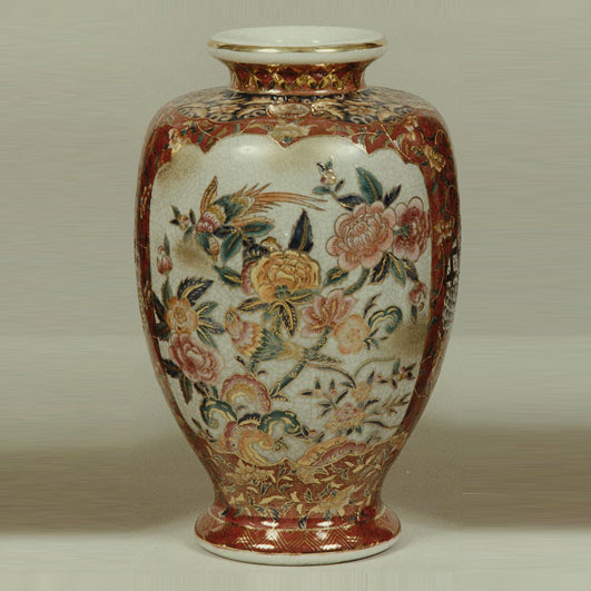 VASO IN  PORCELLANA DECORATA A MANO