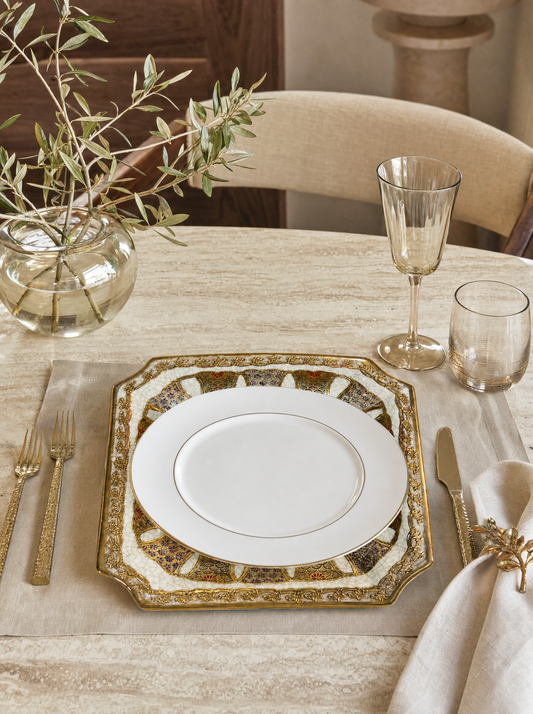 Piatto porcellana decorata a mano - ambientazione premium