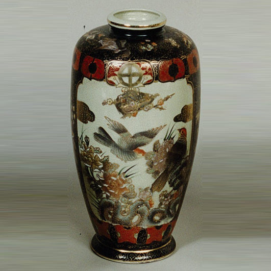 VASO IN  PORCELLANA DECORATA A MANO