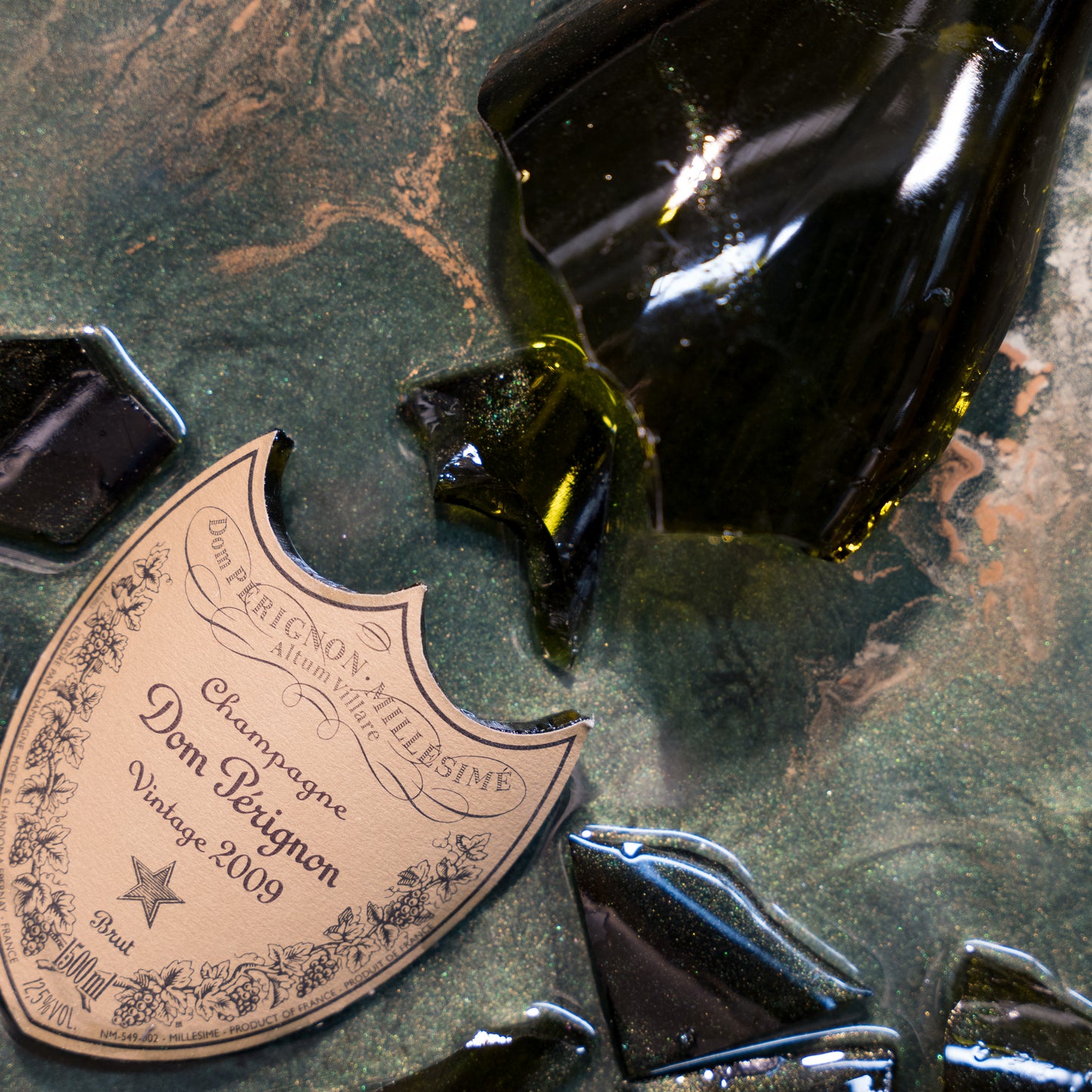 Cornice  oro con Frammenti di Dom Pérignon Magnum