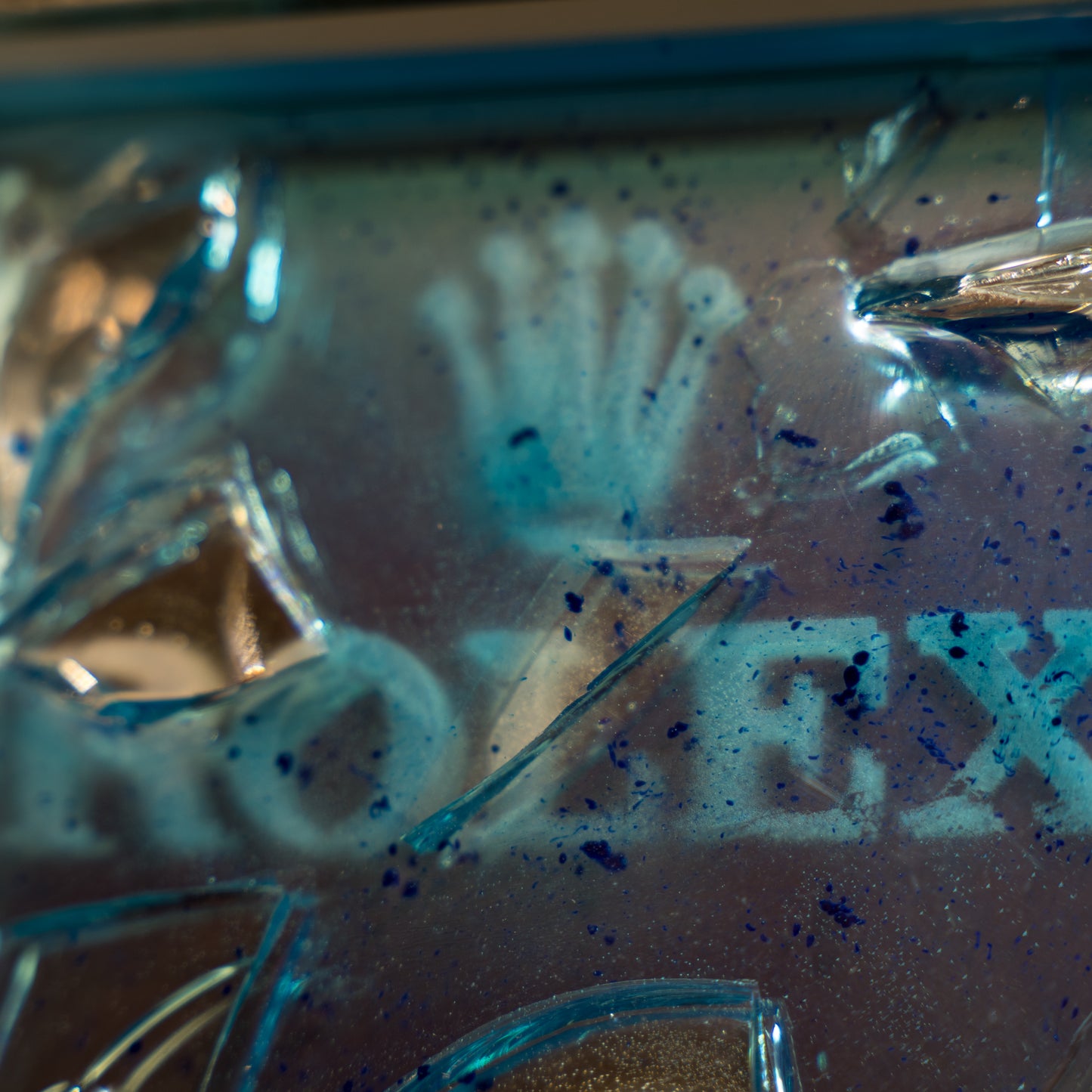 Cornice Esclusiva con Frammenti di Grey Goose e Logo Rolex