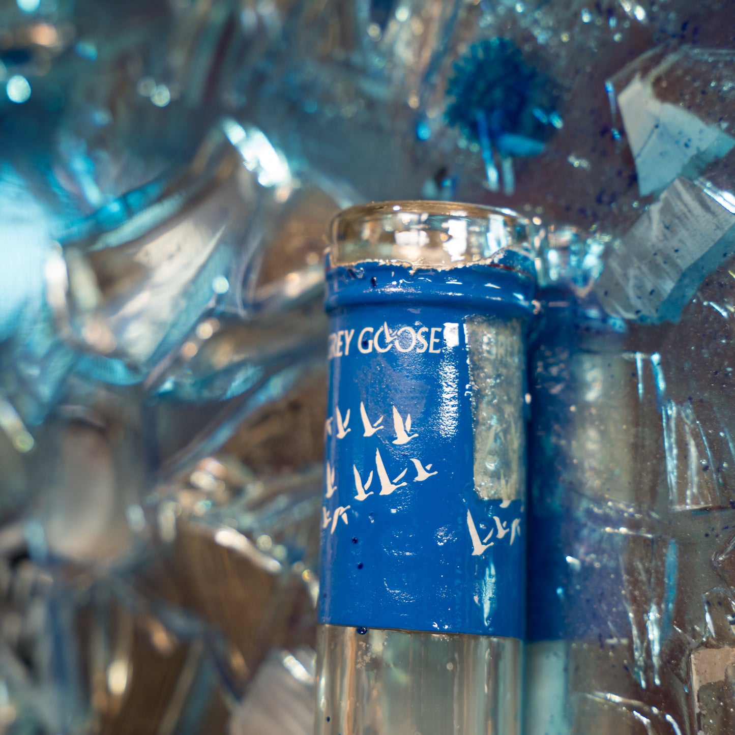 Cornice Esclusiva con Frammenti di Grey Goose e Logo Rolex