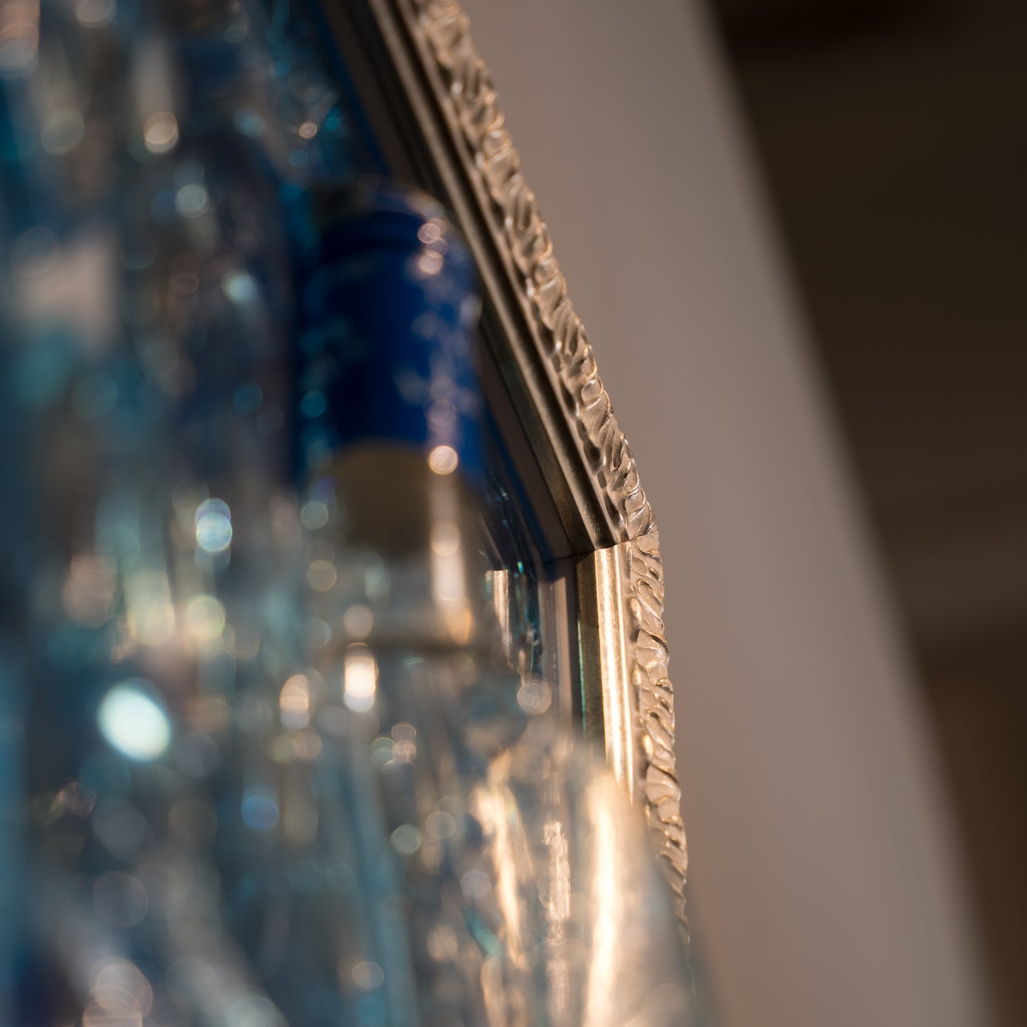 Cornice Esclusiva con Frammenti di Grey Goose e Logo Rolex