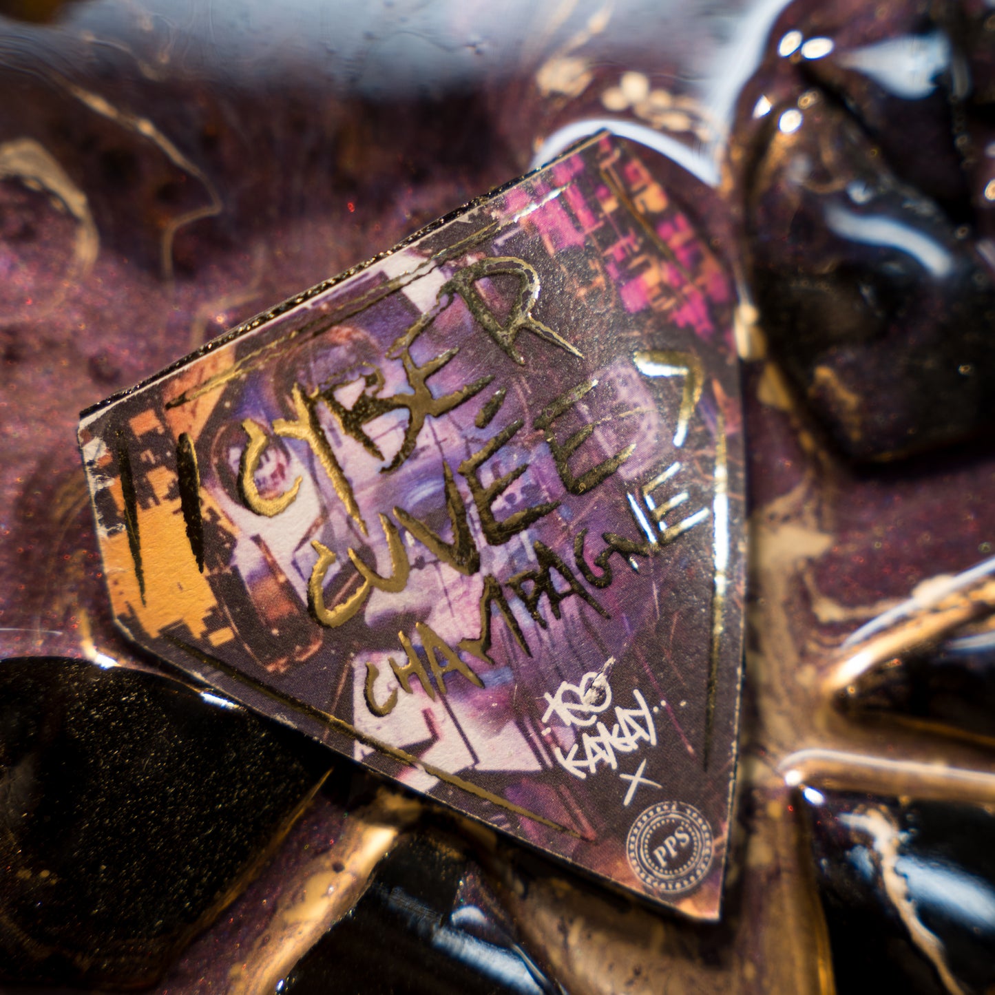 Cornice pop art con frammenti cyber cuvée champagne Orban by Teo KayKay