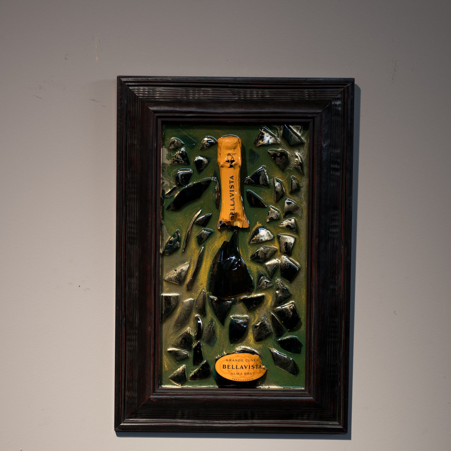 Cornice Elegante  con Frammenti di Franciacorta Bellavista