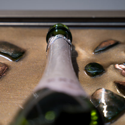 Cornice moderna Terra di Siena con Frammenti di Champagne Krug