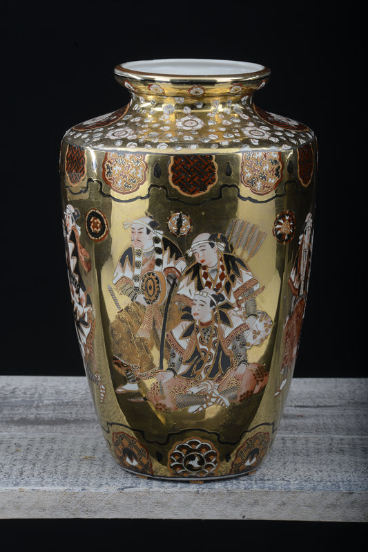 VASO IN  PORCELLANA DECORATA A MANO