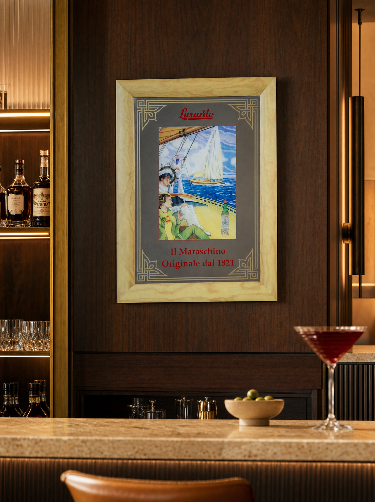 Specchio vintage Maraschino Luxardo ambientato