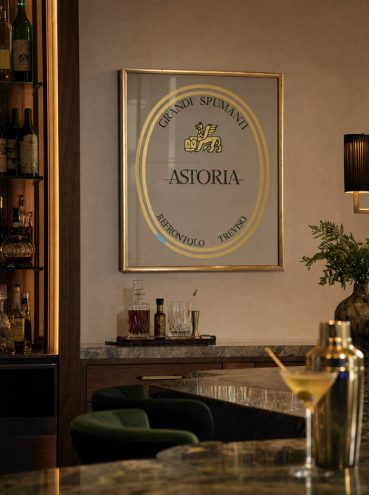 Specchio vintage Astoria ambientato in cocktail bar elegante