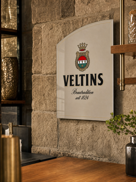 Specchio vintage Veltins ambientato