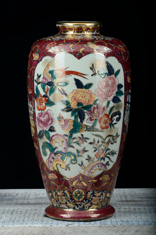 VASO IN  PORCELLANA DECORATA A MANO