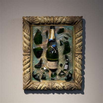 Cornice intagliata con frammenti di Champagne Moët & Chandon
